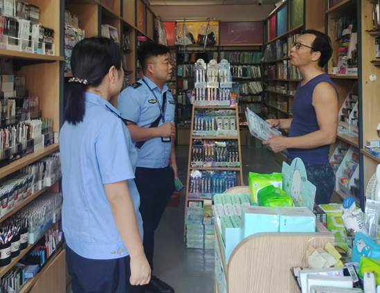 三中門(mén)口文具店